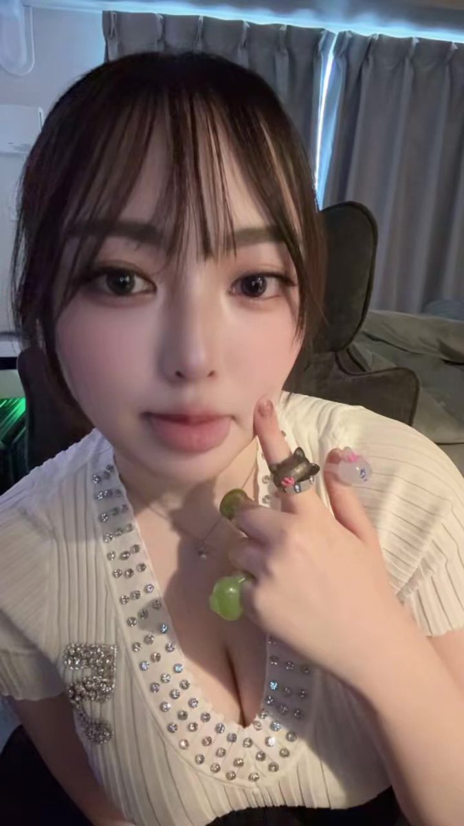 lunaluna_71's tweet photo. べっーだ👅 https://t.co/M3Cu1y4lkY