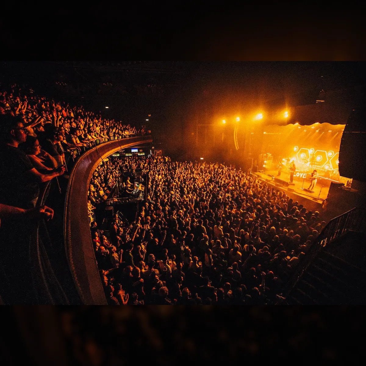 5iveAliveWT's tweet photo. 🚨 TOMORROW: LONDON 🇬🇧💥

@davido brings the ORIADÉ album to the stage for the very first time at the intimate ORIADÉ: A Royal Night in London, taking place at the iconic 2,300-capacity O2 Forum Kentish Town.

The new era goes LIVE tomorrow night. 👑❤️ https://t.co/I4meuI2j0B