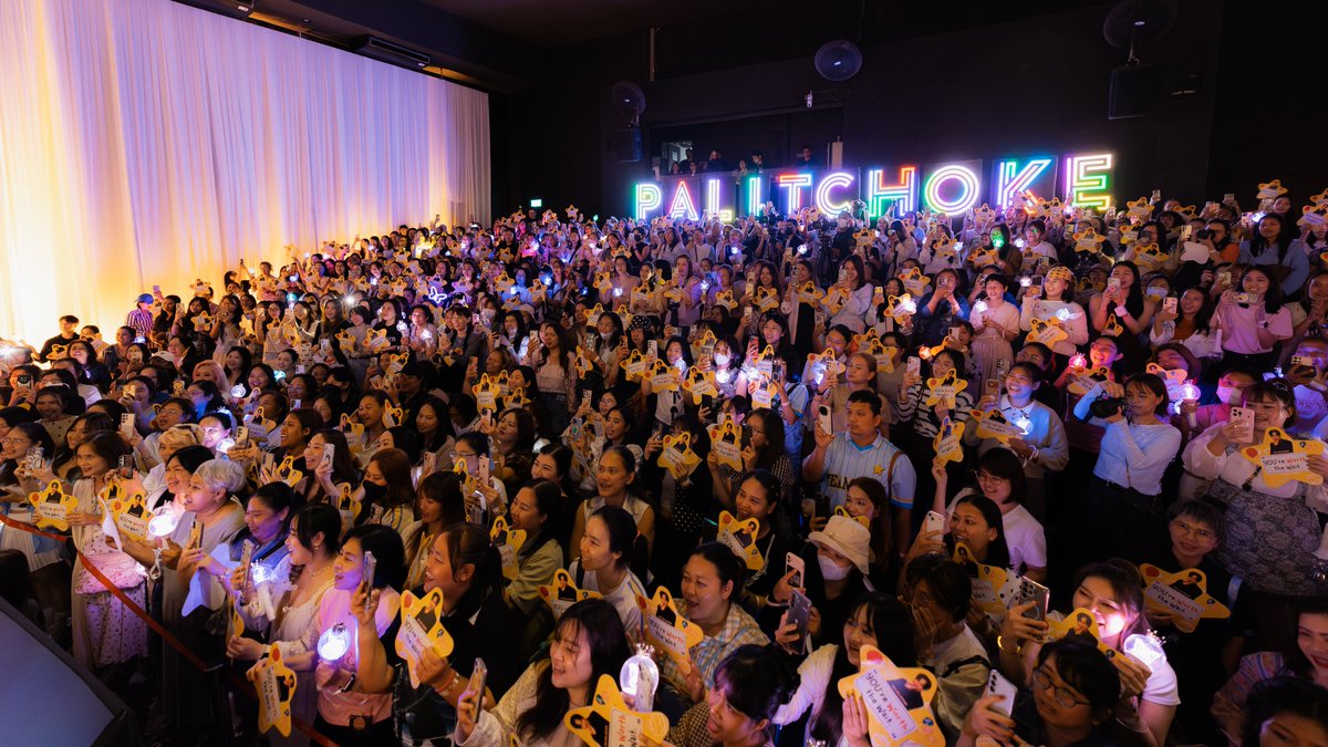 Theupclose's tweet photo. “เป๊ก ผลิตโชค” กลับมาเติมเต็มความคิดถึง...
เปิดตัวเพลงใหม่ “I’ve Got You” ครั้งแรกในแฟนมีตติ้งวันเกิด

📌https://t.co/dCENtjkw33

#Peck_IGYFanmeet
#IhaveGotYou #PeckPaLitChoke #เป๊กผลิตโชค 
#WhiteMusicRecord https://t.co/4e69wZQHJw