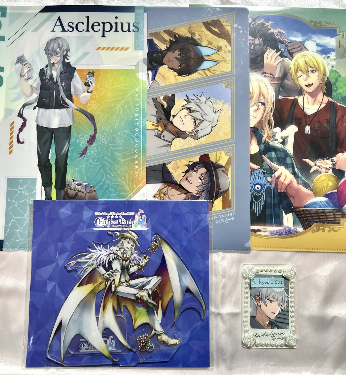kyou_001's tweet photo. 【交換・譲渡・買取】FGO フェス fes　ポートレート　特典　生徒証　IDカード　ポトレ 最終再臨展 霊基 缶バッジ シール クリア扇子 編成画面風カード ミニ最終再臨

譲）画像1〜4
求）モレー、アスカラポス、ロビン、サンソン 等 画像5 > 定価+送料

検索からでも気軽にお声がけください。異種歓迎。 https://t.co/4zBoF5gTGR