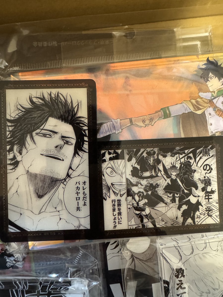 qsh_13's tweet photo. ブラクロ店のグッズ色々届いた！めっちゃいいシーンのカード出て神 https://t.co/wW7RzCyMkE