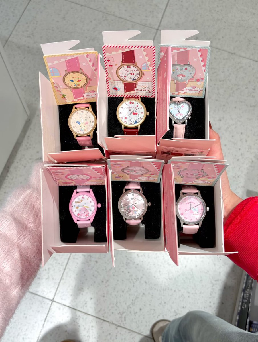 magleson's tweet photo. GAK BISA BANGET BUAT SKIP BLIND BOX JAM TANGAN SANRIO INI 🥹🤏 https://t.co/v5TnXNJC6x