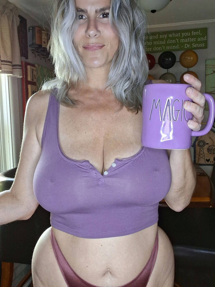 SarahMarshbkn7's tweet photo. Felt like a Purple Kinda Day! 💜   Now time for some HOT Coffee to Kick off this New Week! ☕️

#coffee #coffeelovers #CoffeeTime #coffeeaddict #CoffeeMug #coffeebook #morning #morningmotivation #morningroutine #morningvibes #MorningCoffee #goodmorning #mug #coffeegirl https://t.co/cjzbDjkTda