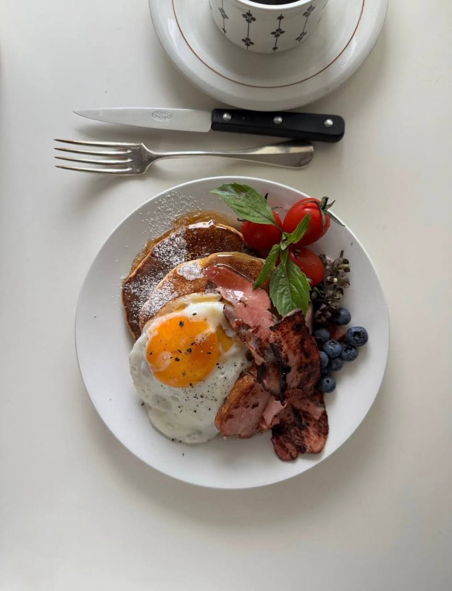 Grace_jbnk's tweet photo. Kickstart an energizing day with a stack of steaming hot pancakes 🥞—featuring the savory aroma of crispy bacon 🥓, the tender smoothness of a fried egg 🍳, and a touch of sweet syrup 🍯. https://t.co/8uaul1O3zv