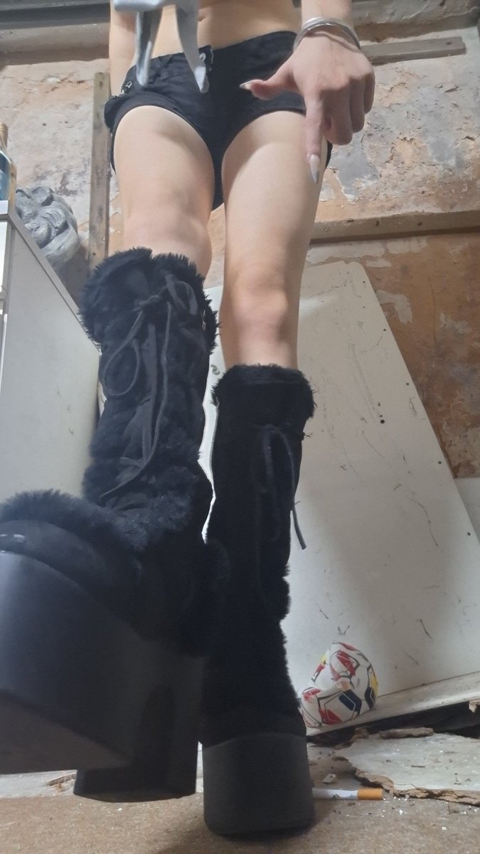 emobabex3's tweet photo. Bin wieder aktiv und wie ich in meinem dm's sehe habt ihr köter die herrin ja wirklich sehr vermisst 😂❤️ jetzt kommt es nur darauf an wer am meisten nach meiner Aufmerksamkeit bettelt 💋💸
#findom https://t.co/zREClScQOq