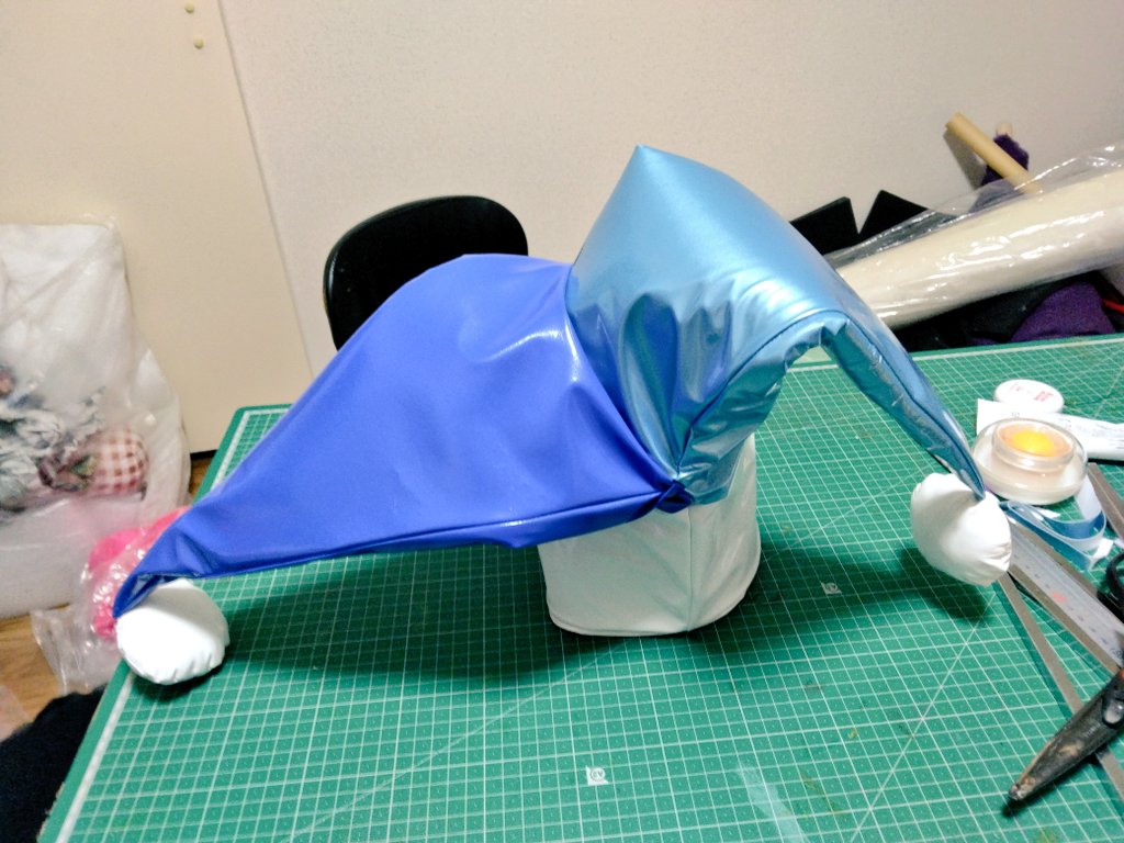 pokenagi_san's tweet photo. 8月10日は、ハット（帽子）の日ですわ～！👒

道化師の帽子で、
「遊び心」を解放してみませんか～？🌠 https://t.co/YlXTrS3fs5
