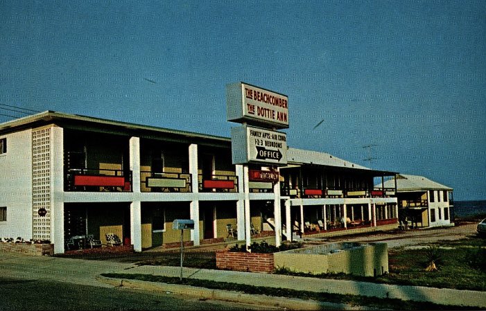 mbbackthen's tweet photo. A new workweek begins with this 1960’s view of the Beachcomber, located at 1705 S Ocean Blvd.
#1960s #MyrtleBeach #SouthCarolina #GrandStrand #summer #beach #ocean #family #vacation #hospitality #motel #travel #tourism #retro #vintage #view #wayback #throwback #GoodTimes #fun https://t.co/d76OIi0sqY