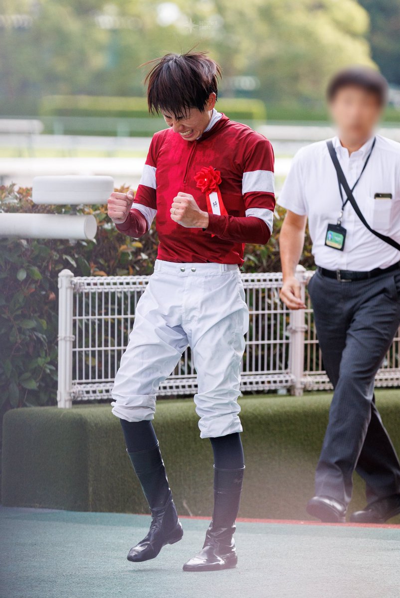 saltsters's tweet photo. #中井裕二 騎手
ウィナーズサークルに集まった人たちに祝われてのガッツポーズも印象的でした🎊㊗️
2026.8.9 中京7R CBC賞🥇 https://t.co/5On6PAVT1L