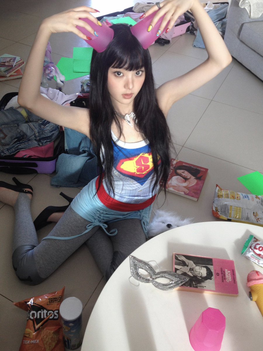 leesseol's tweet photo. WhyKiiiKiii brings the magic out of me, and apparently the supercat too. https://t.co/FWfAy7c2IW