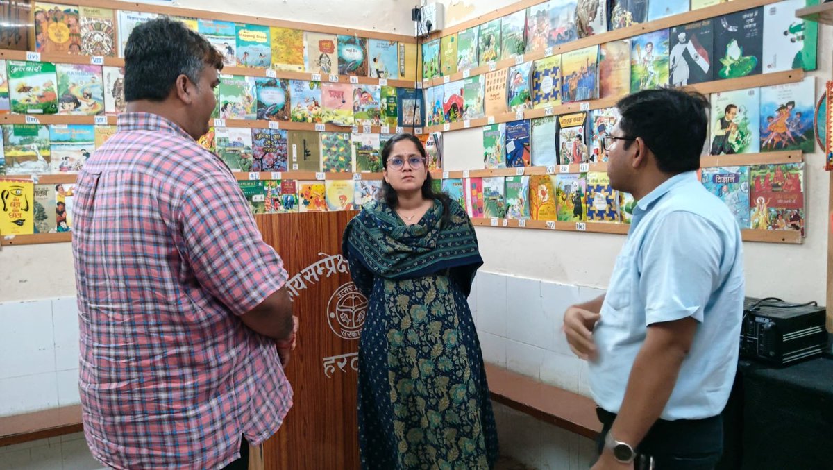 CdoHardoi's tweet photo. आज दिनांक 10-08-2026 को अति कुपोषित बच्चों के स्वास्थ्य सुधार की जानकारी लेने हेतु जिला महिला चिकित्सालय स्थित एन0आर0सी0 का आकस्मिक निरीक्षण किया। निरीक्षण में 10 अतिकुपोषित बच्चे भर्ती मिले। माताओं से संवाद कर पोषाहार की जानकारी ली तथा रसोईघर का निरीक्षण किया।
रसोईघर की रंगाई-पुताई एवं एन0आर0सी0 के बाहर पेयजल की समुचित व्यवस्था कराने के निर्देश दिए।
विगत 02 माह में एन0आर0सी0 का भ्रमण न करने वाली 13 सी0डी0पी0ओ0 को भी कारण बताओ नोटिस जारी करने के निर्देश दिए गए। बच्चों के स्वास्थ्य सुधार एवं पोषण व्यवस्था में किसी भी प्रकार की लापरवाही न बरतने के निर्देश दिए। @UPGovt @CMOfficeUP @UpRuralDev @InfoDeptUP @