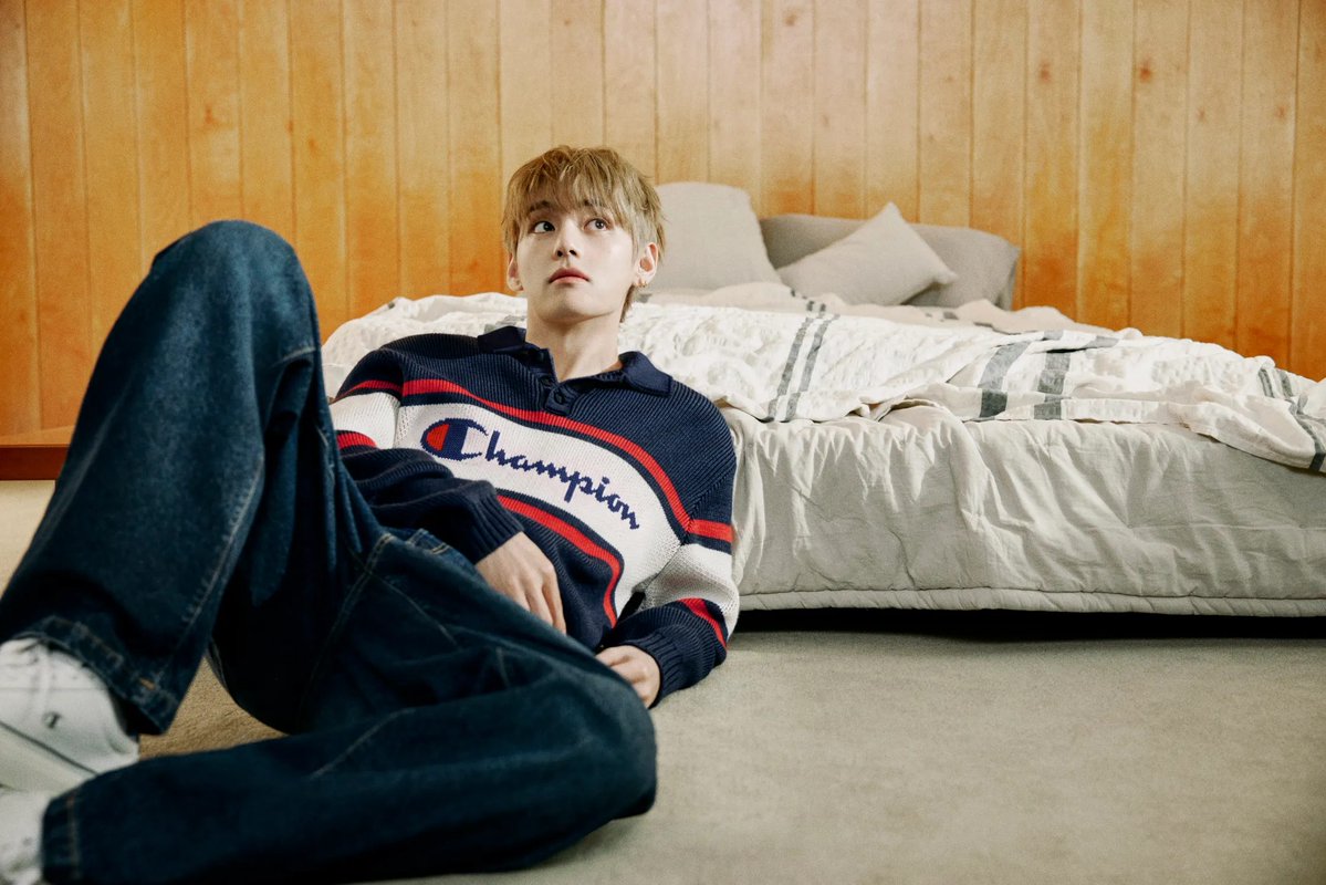GQJAPAN's tweet photo. #BTS の #V が #チャンピオン の最新キャンペーン「True Champion（トゥルー・チャンピオン）」に登場。パートナーとして「しっくりくる」というブランドの魅力、オフの日の着こなし、アナログカルチャーへの情熱について『GQ』に語った。
https://t.co/kYvnYKXNku

#champion https://t.co/MAWsNXRdMS