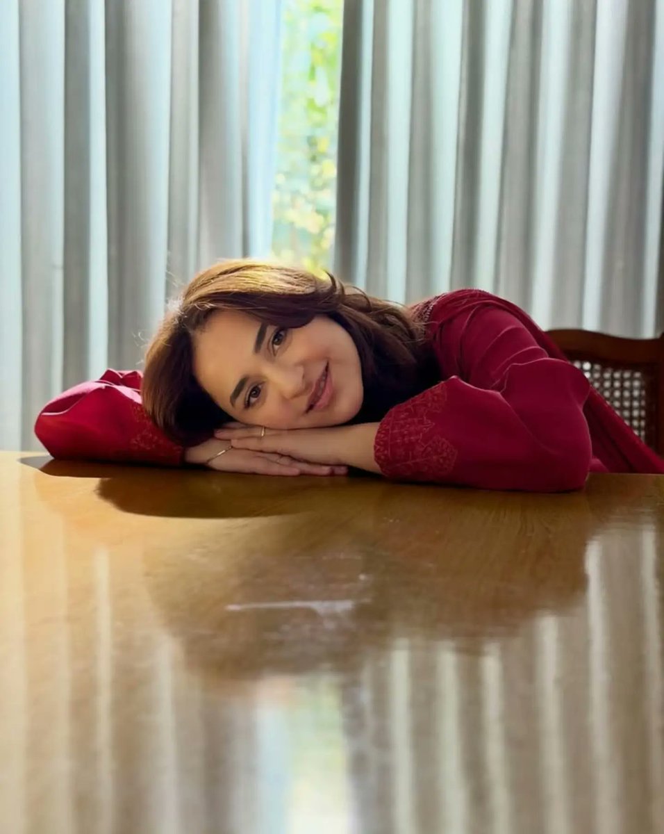 itis_Jarvo33's tweet photo. She's shy, sweet and effortlessly adorable 🥰 https://t.co/Dk5StfjKmH