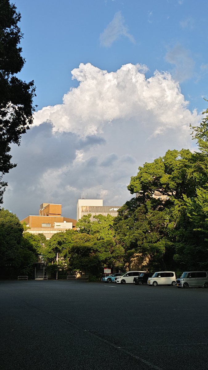 kyodanbe's tweet photo. 豊田市の上空辺り☁ https://t.co/LDTkOWSvxU