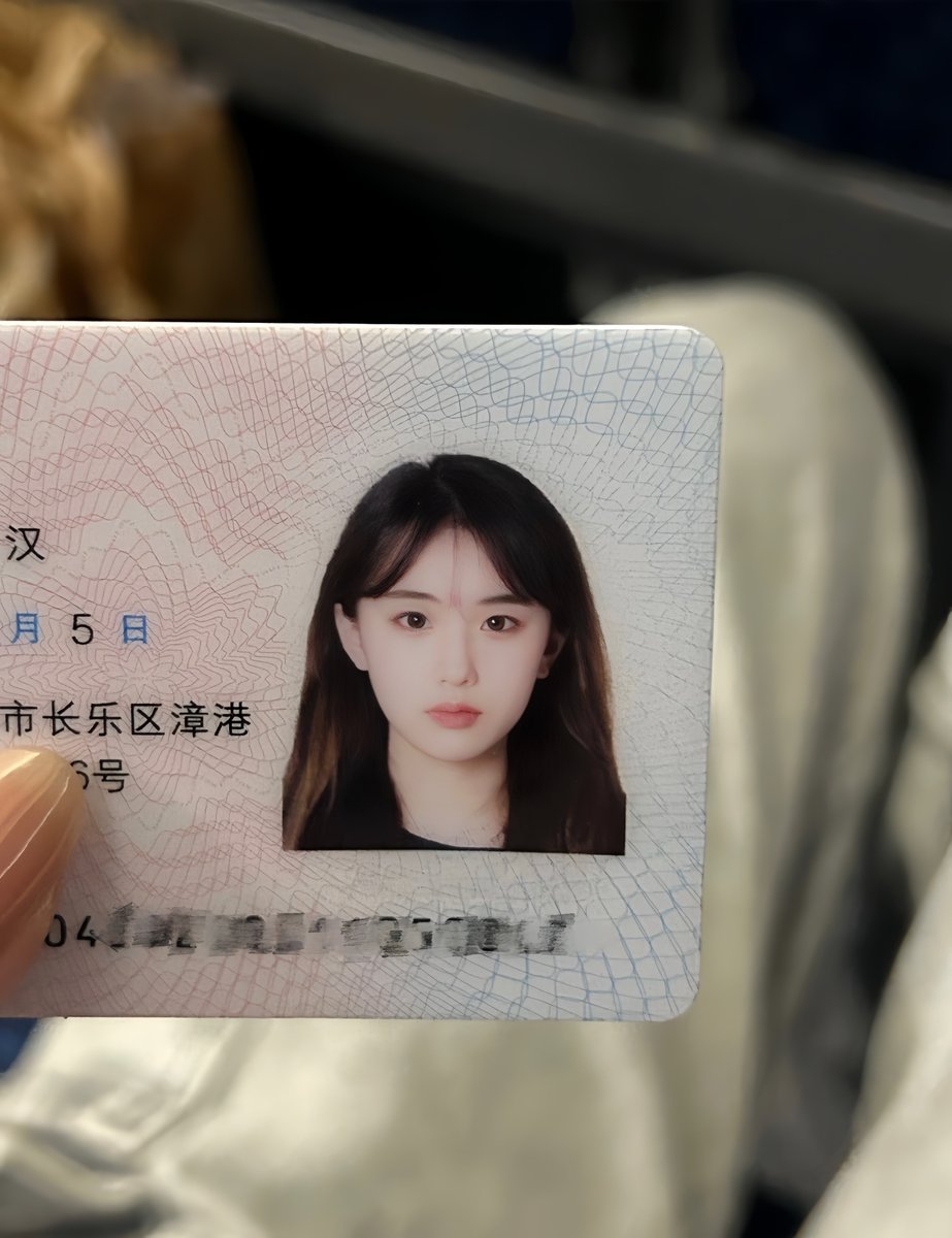 amondeth8's tweet photo. 新人刚玩X                                                  

高考结束彻底放飞自我了！                                                   

谁要锐评准女大的福照🤪不准说我黑.... https://t.co/UoNHTx0CTR