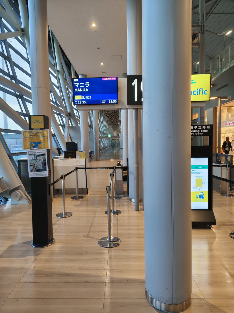 A200322558's tweet photo. 夏休みに行ってきます✈️
さっそく昨日腰やって前途多難 https://t.co/EcHyMlWFai