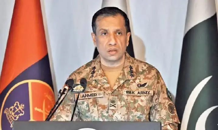 realrazidada's tweet photo. اس دفعہ احمد شریف صاحب نے چودہ اگست کو کیا نیا نکال کے دکھانے کی بات کی ہے ؟
🫣🫣 https://t.co/MaJDj9Qa5O