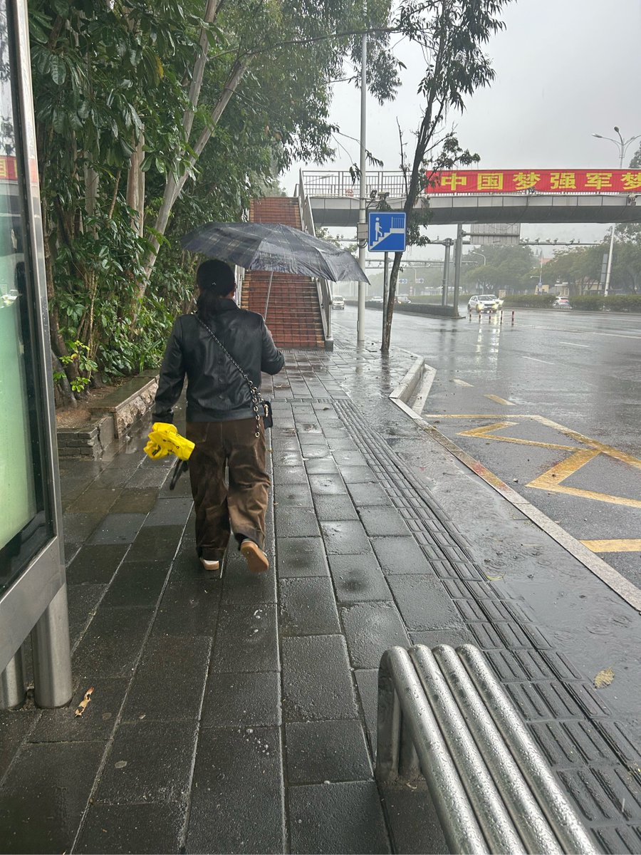 MQuiller47423's tweet photo. Just missed the bus in the pouring rain, but a stranger pulled over, handed me an umbrella, and yelled "next one's coming soon!" — restored my faith in small, kind acts today. https://t.co/nzzyZsxuo5
