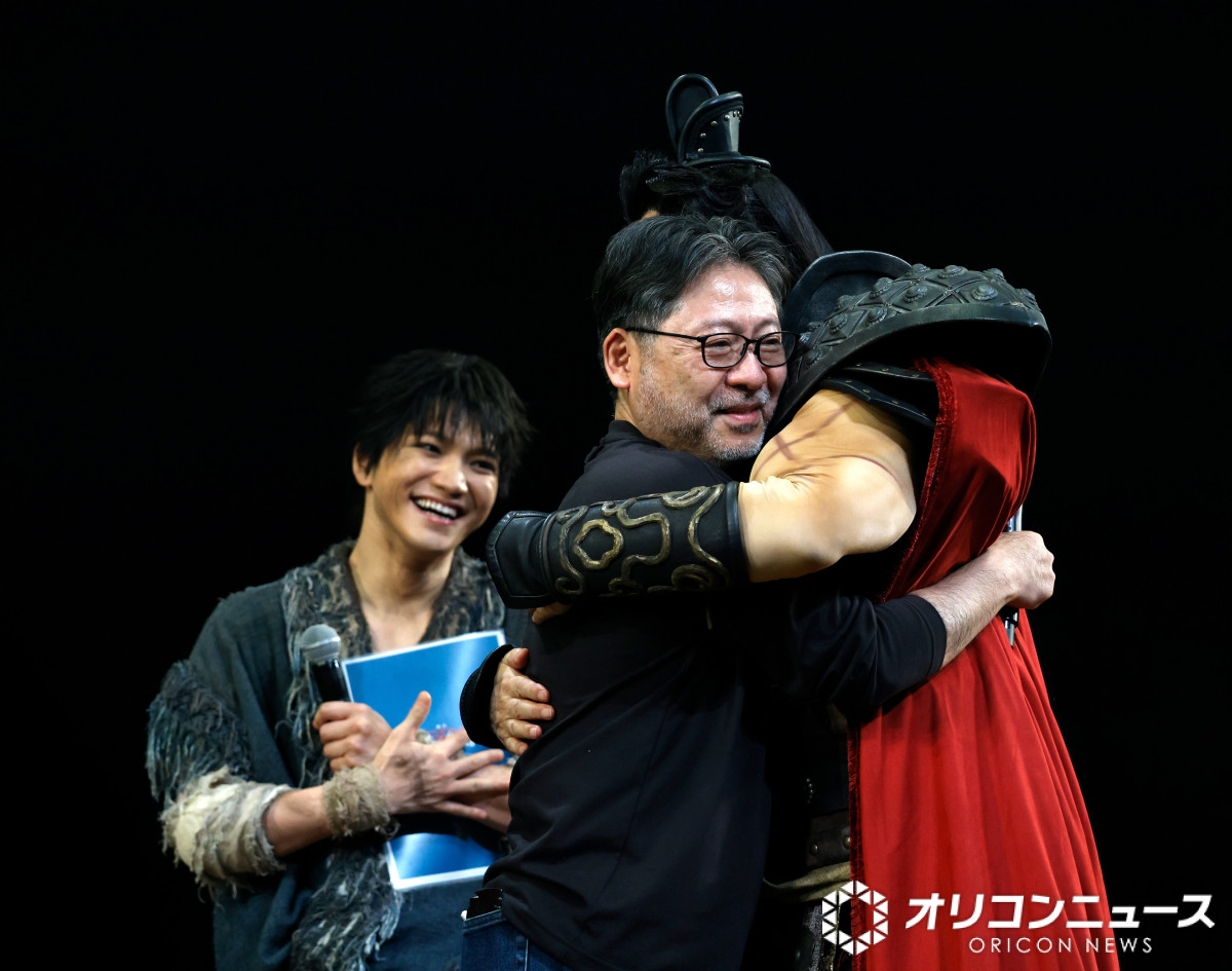 oricon's tweet photo. 山本千尋、舞台『キングダム』でも武術炸裂❗️
原作者・原泰久氏も絶賛「大いなる見どころ」
https://t.co/jxbAC9TKyK
⠀
舞台『キングダムII-継承-』開幕記者会見
#舞台キングダム2 https://t.co/c0O7kbDKUn