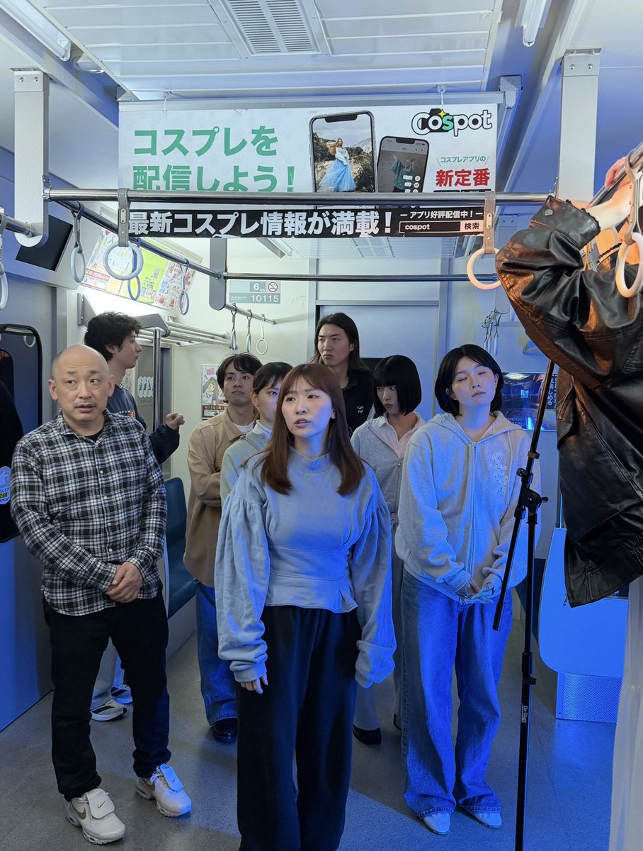 sadato_takenaka's tweet photo. 白い基地から生まれたバンド「フラワーボーイズ」が解散します。

そもそもフラボはドラマの中だけで出てくる謎のバンドでした。

それが曲を作って、間島さんが歌い、劇中でライブを撮って、気づけば10曲入ったアルバムが完成しました。

そして本当にApple Musicをはじめとした音楽配信サービスに並びました。

もうフィクションか現実なのかわかりません！

ちなみにフラワーボーイズは、アルバムを1枚だけ残して解散しますが、場合によっては都合のいい感じで復活するかもです...!

#白い基地
#フラワーボーイズ