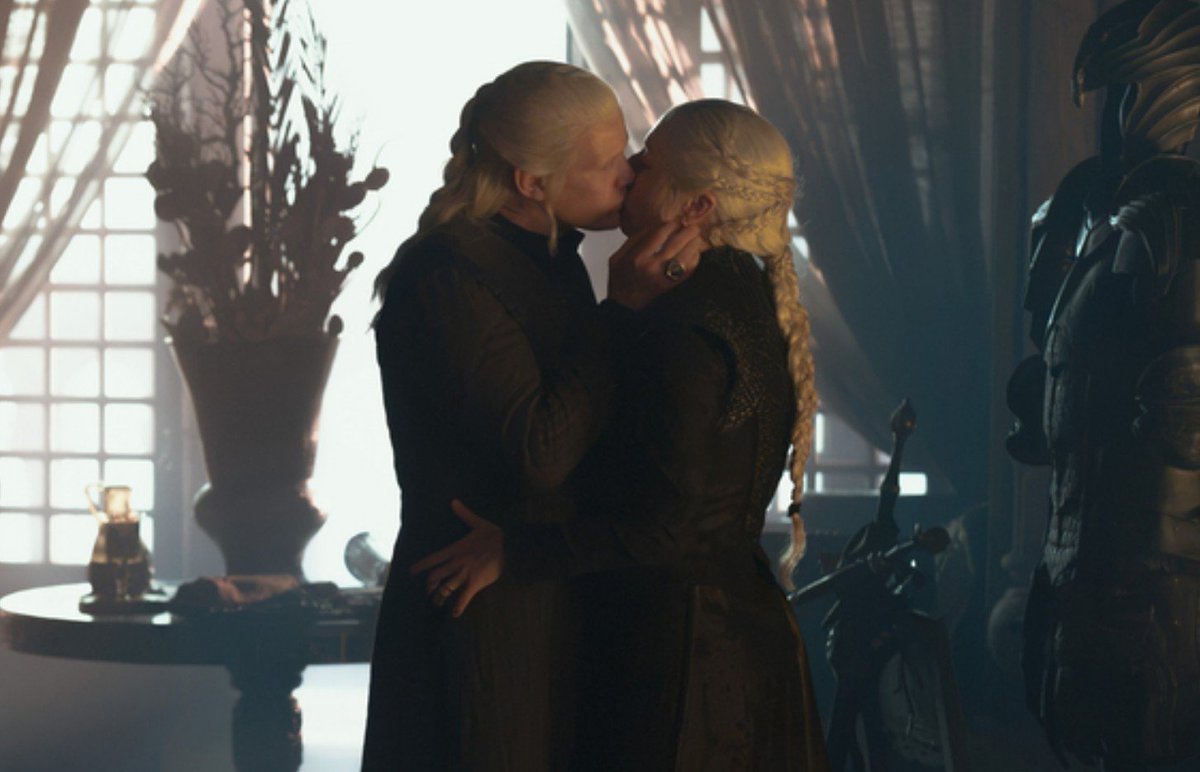 thepinkm0tel's tweet photo. imagine give us stills of scenes that didn't make into the final cut 😭 https://t.co/4IhQDx0OPe