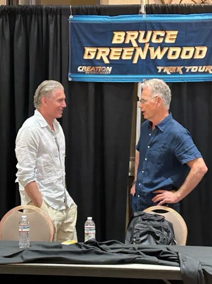 confusedgrougu's tweet photo. Captain Pike's - Anson Mount and Bruce Greenwood at #STLV https://t.co/RSWO8AC1OX