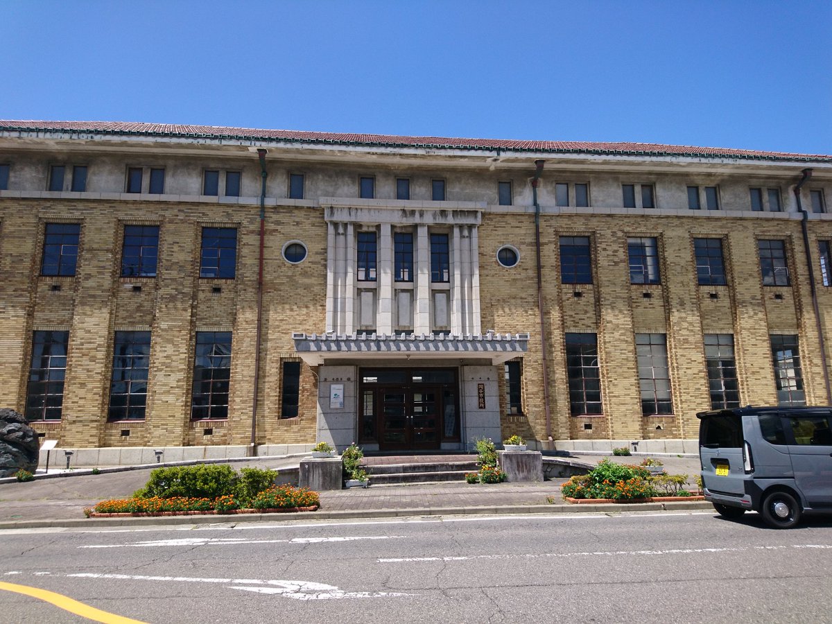 buri_sava's tweet photo. 地縁は無くとも何故か長年行きたいと思っていた岡谷市についに行けた。電動自転車で走る諏訪湖は快適過ぎ、遠くの富士山もしっかり見えた。馬刺しもおいしくいただき、シルクファクトおかやの見学にロマネットの温泉にと岡谷尽くしの時間に。不思議な気持ちになりつつ、一つの願いを実現できました。 https://t.co/nxQWwZoQn4