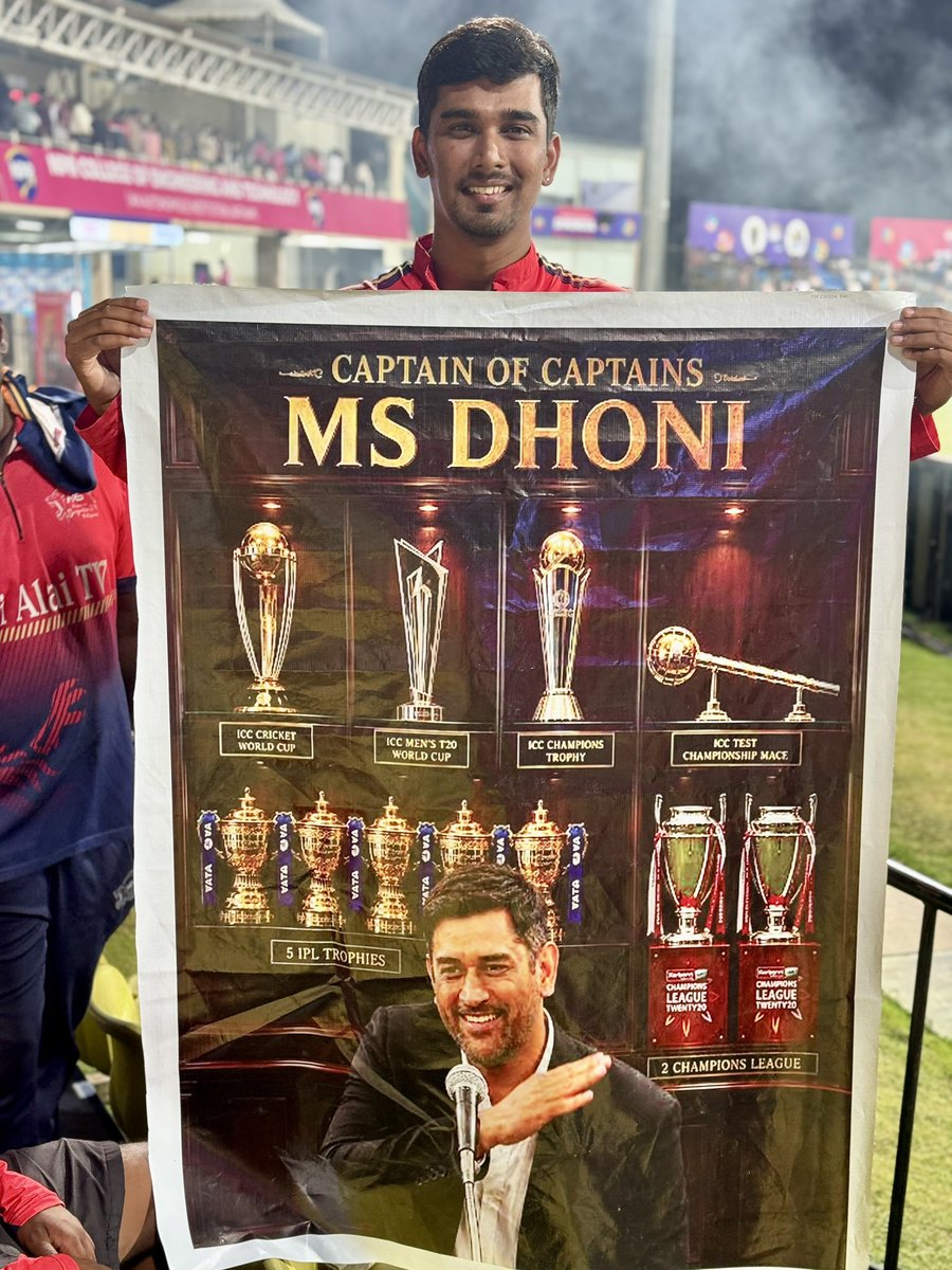 CricCrazyJohns's tweet photo. MS DHONI FANS IN TNPL - Thala special with Thalapathy Vijay signature style 😍 https://t.co/BIUZhZKGWt