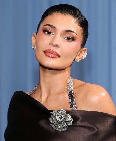 PopTingz's tweet photo. Happy 29th birthday to the iconic Kylie Jenner. https://t.co/rAeGDV3fts