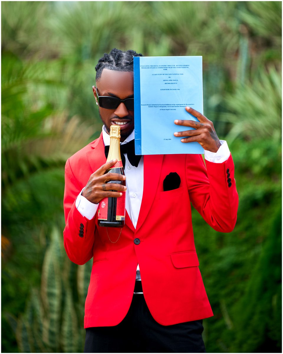 mrsapofficial's tweet photo. Mama i made it . DIPLOMA SECURED . https://t.co/DND7rlMHyM