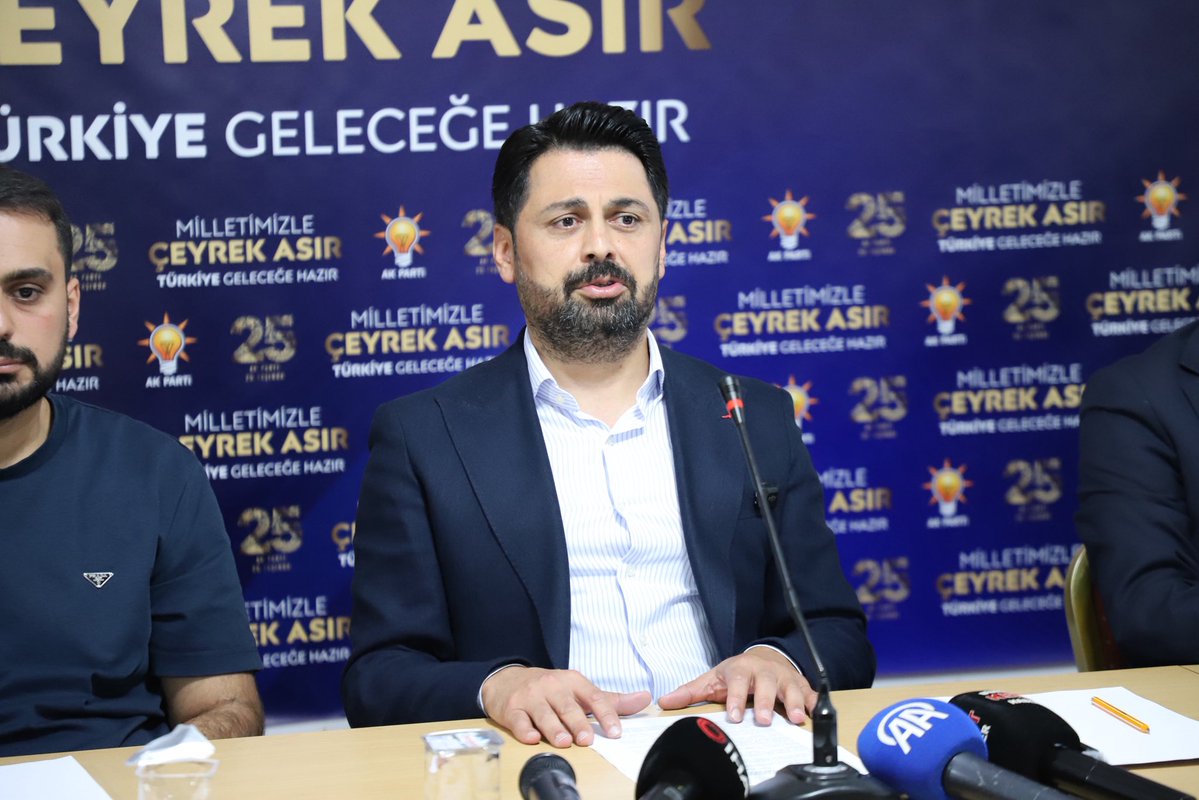 bingolakparti's tweet photo. AK Partimizde 25. Yıl Coşkusu

Düzenlediğimiz basın açıklamasında İl Başkanımız Avukat @yilmaz_seven: “İlk Günkü Aşkla, Aynı Kararlılıkla Güçlü Mesaj: “Daha Büyük Hedefler, Daha Büyük Sorumluluklarımız Var” 

#MilletimizleÇeyrekAsır https://t.co/ICFPFQWUH2