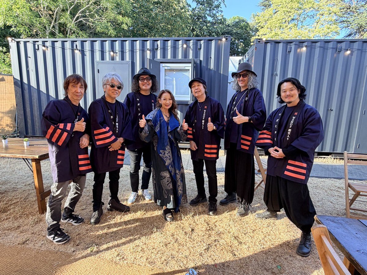 TachikawaTomoya's tweet photo. ロンドンのCrystal Palace Bowlで行われたCity Pop Fes.に八神純子バンドとして参加してきました。
一年通しても余り無いと言われる様な快晴の中、大勢のオーディエンスの前で演奏出来た事は、忘れられない経験になりました。
また行きたい🇬🇧 https://t.co/y0DCRhXyJX