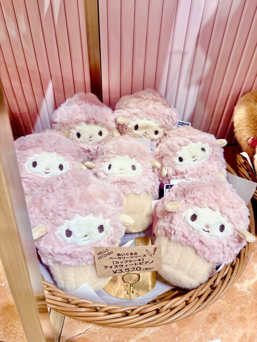 ___mpo___'s tweet photo. サンリオハウスでカップケーキにされたピアノちゃんお迎えした。こんなに掴みやすくされちゃって🧁でちゅや歯とおなじくらい大切にするからね❕ https://t.co/Fr5a0z3EjW