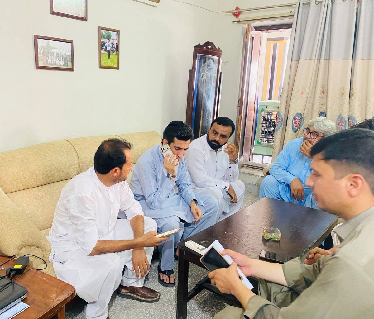 SyedshahAhad's tweet photo. ایم این سید شاہ احد علی شاہ کے حجرے میں عوامی مسائل سننے کے لیے آج پبلک ڈے کا انعقادکیا گیا، حلقے احباب کے انفرادی اور اجتماعی مسائل سنئے اور ان کے فوری حل کے لیے موقع پر ہی متعلقہ محکموں اور اعلیٰ حکام کو مسائل حل کرانے کی ہدایات جاری کیں۔
#SyedShahAhad #NA33 #MNA https://t.co/vfL5JyNgPg