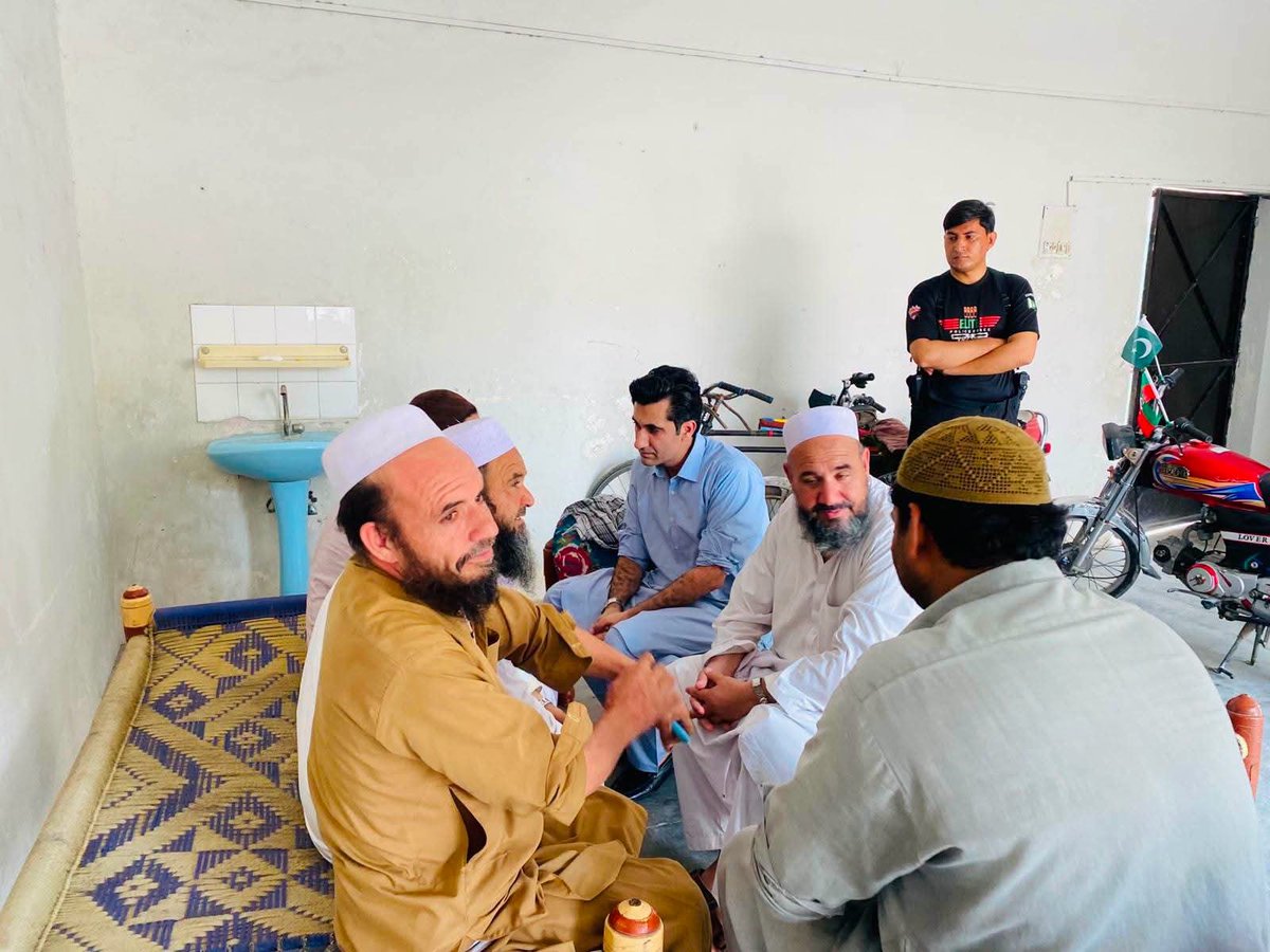 SyedshahAhad's tweet photo. ایم این سید شاہ احد علی شاہ کے حجرے میں عوامی مسائل سننے کے لیے آج پبلک ڈے کا انعقادکیا گیا، حلقے احباب کے انفرادی اور اجتماعی مسائل سنئے اور ان کے فوری حل کے لیے موقع پر ہی متعلقہ محکموں اور اعلیٰ حکام کو مسائل حل کرانے کی ہدایات جاری کیں۔
#SyedShahAhad #NA33 #MNA https://t.co/vfL5JyNgPg