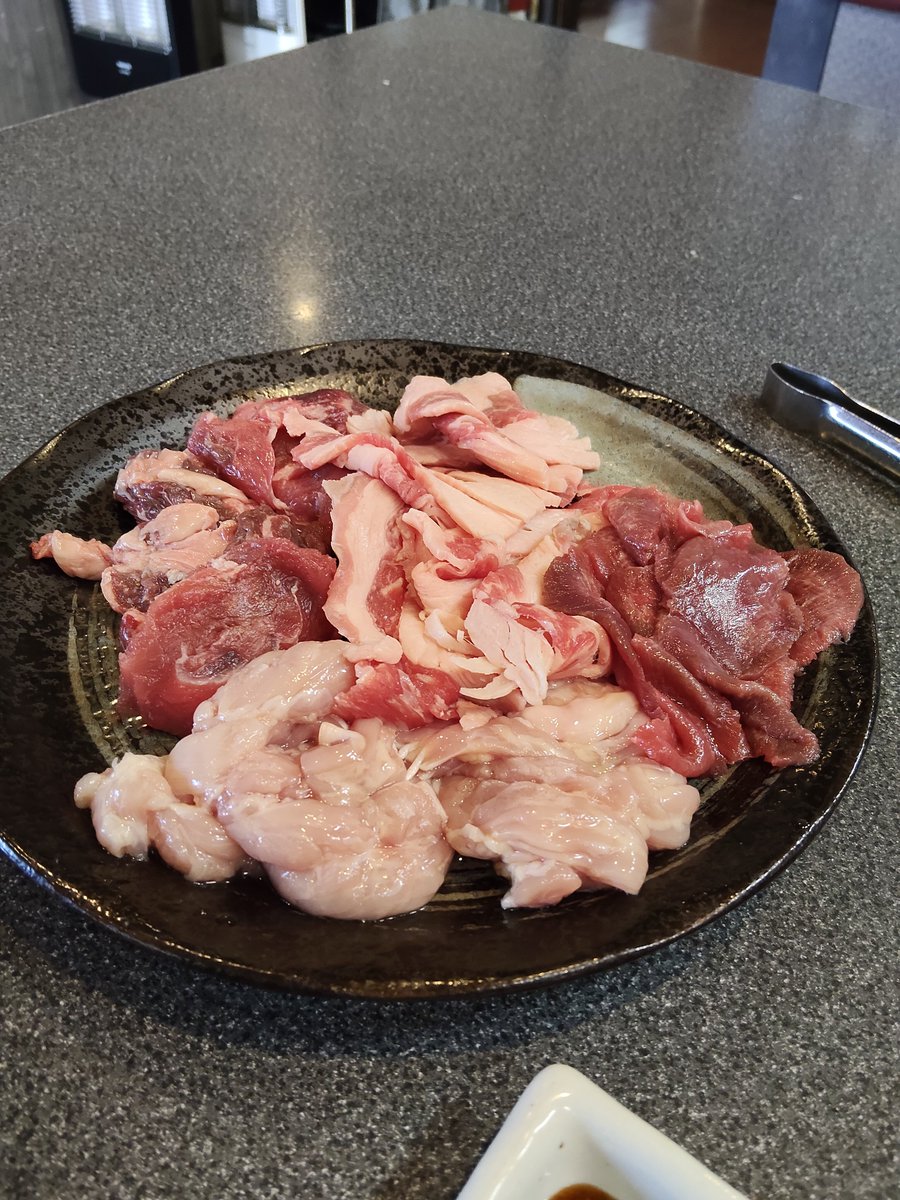 b4_men's tweet photo. 初めて鮎取りして、川で久々に泳いで疲れたから久々に焼肉食べ放題行って、綾鷹買ったら、ドラゴンボールのポーチ貰った😅デザートの入港ぜんざい美味しいのかな？🤔 https://t.co/80mHB6SQTQ