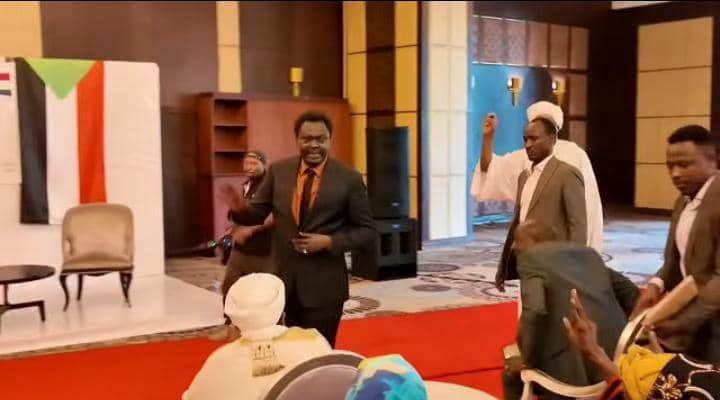 RadioDabanga's tweet photo. حاكم إقليم دارفور، مني أركو مناوي من كمبالا: السودان يدخل مرحلة العودة والبناء.. ونحتاج لكل أبنائه #السودان #راديو_دبنقا #لا_للحرب #SudanNews #Sudan https://t.co/4TJ729eKTF