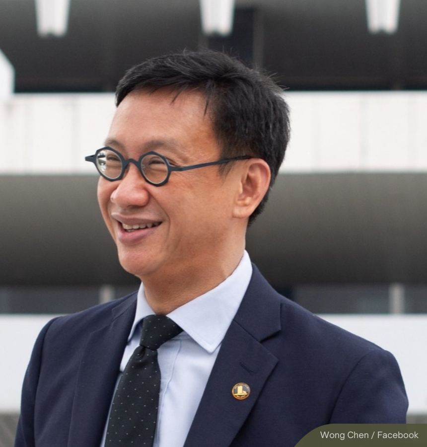 NewsBFM's tweet photo. 🚨JUST IN: PKR’s Wong Chen has confirmed his resignation as Subang MP, effective 5pm today.

He said the honorific "Yang Berhormat" would be removed from his billboards, signage and correspondence by next month. https://t.co/oxHxbwkyAI