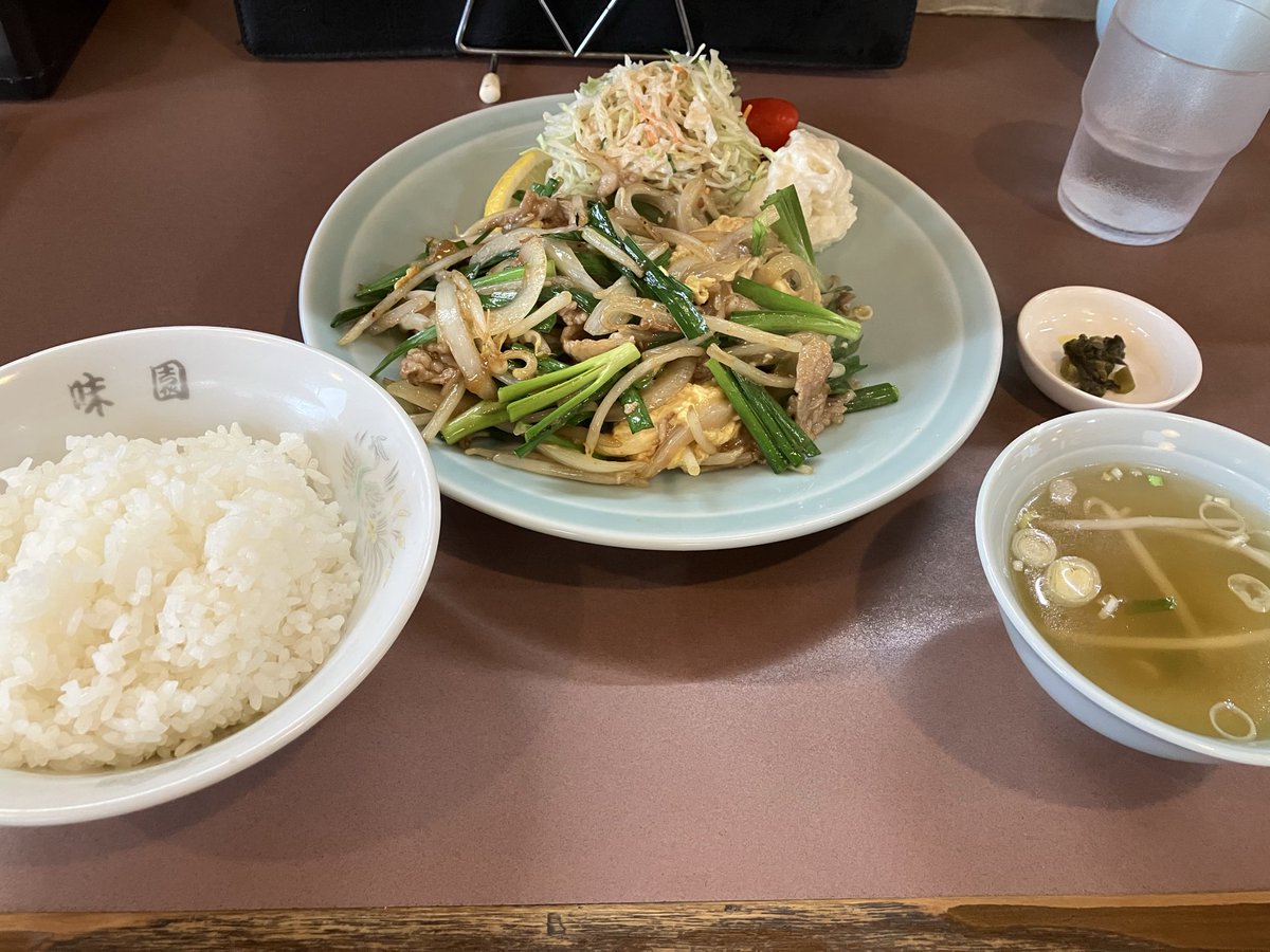 OyamaGenjin's tweet photo. 今日はラピスパが臨時休館なので、美園で夕ご飯食べて、さっさと帰るのだ。

ニラ玉定食(小)は、予想よりかなりのボリューム😅 https://t.co/Rk5IlWKODC