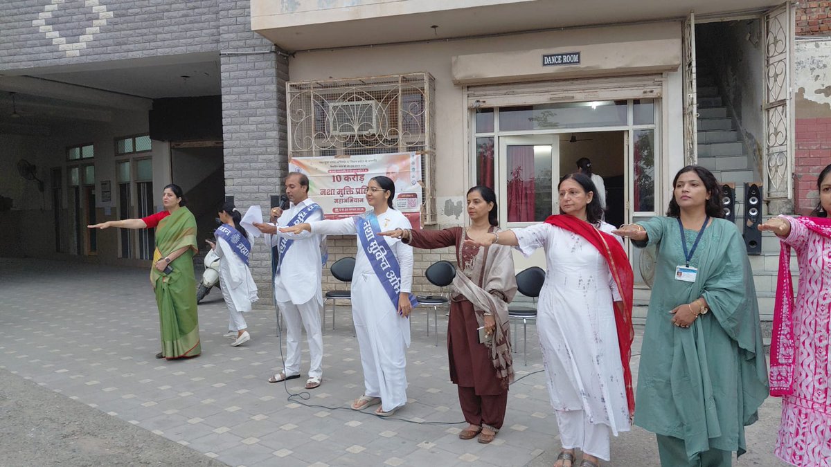 model530045's tweet photo. S.A. Jain Senior Model School, Ambala City organised a “Nasha Mukt Bharat” programme for Classes VIII–X with Brahma Kumaris. B.K. Shivani inspired students to embrace self-discipline, positivity and a drug-free life.
#NashaMuktBharat #DrugFreeIndia #SAJainSchool https://t.co/8tjxinWxjp