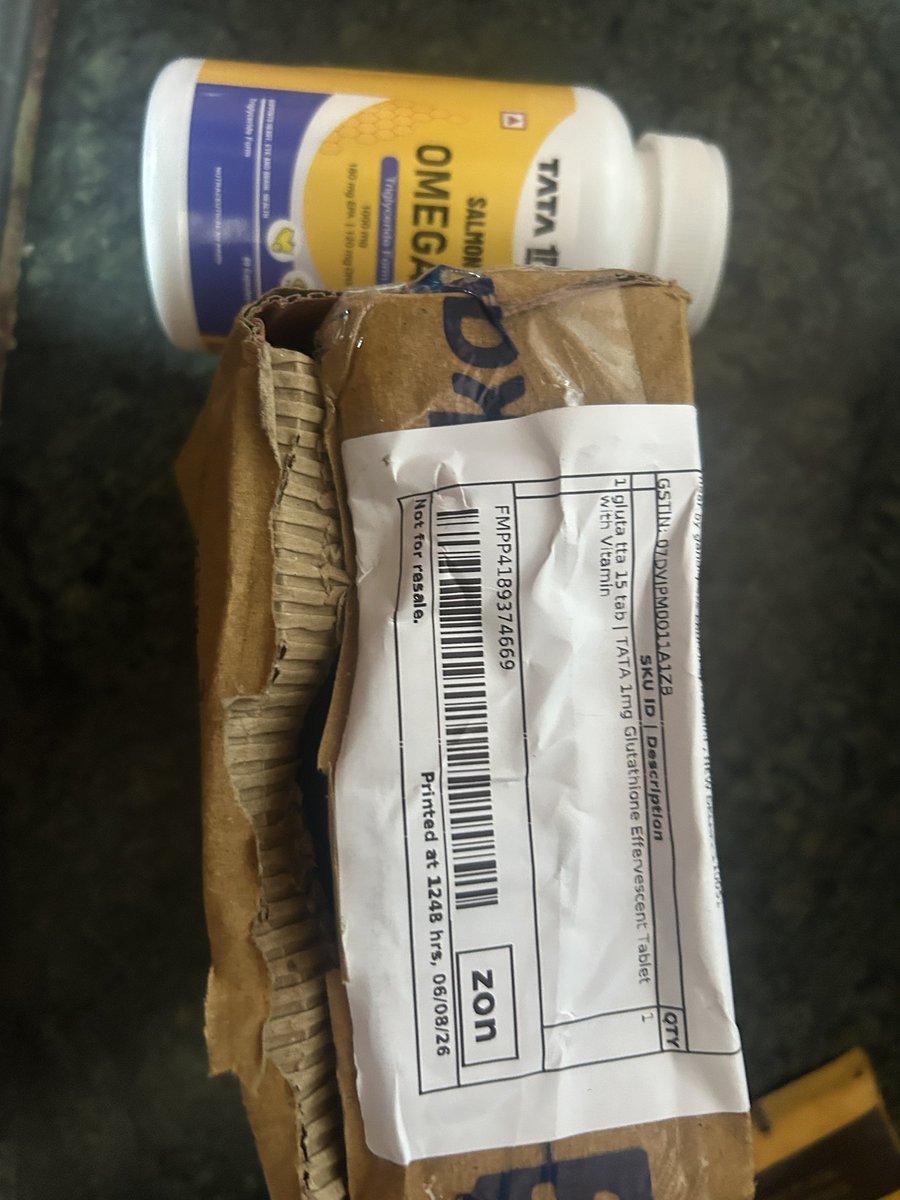sachinAsonawan's tweet photo. I ordered gulthathione effervescent tablets but @Flipkart gave me omega 3 capsules .. paid order
This is worst thing Flipkart is doing with people sending wrong products
#paidorder 

Why you are sending wrong products? 
@MumbaiPolice @DGPMaharashtra @Tukaram_IndIAS @1mgOfficial https://t.co/fEu38c5Qey