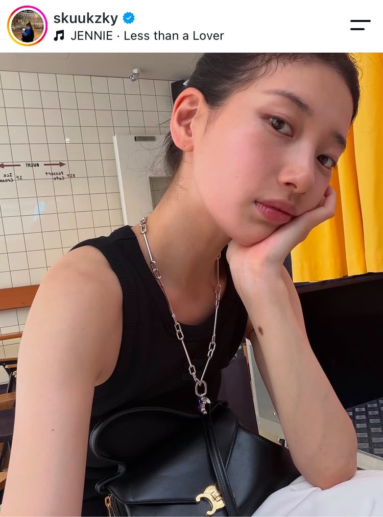ysaaanini's tweet photo. Suzy using Jennie’s “Less than a Lover” on her recent instagram post https://t.co/H6ReldBuoc