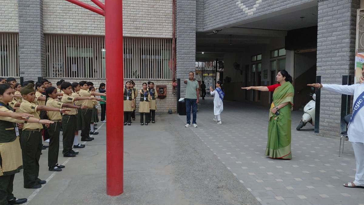 model530045's tweet photo. S.A. Jain Senior Model School, Ambala City organised a “Nasha Mukt Bharat” programme for Classes VIII–X with Brahma Kumaris. B.K. Shivani inspired students to embrace self-discipline, positivity and a drug-free life.
#NashaMuktBharat #DrugFreeIndia #SAJainSchool https://t.co/8tjxinWxjp