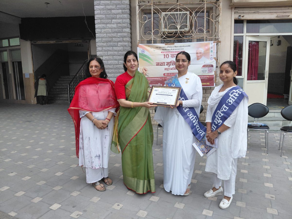 model530045's tweet photo. S.A. Jain Senior Model School, Ambala City organised a “Nasha Mukt Bharat” programme for Classes VIII–X with Brahma Kumaris. B.K. Shivani inspired students to embrace self-discipline, positivity and a drug-free life.
#NashaMuktBharat #DrugFreeIndia #SAJainSchool https://t.co/8tjxinWxjp