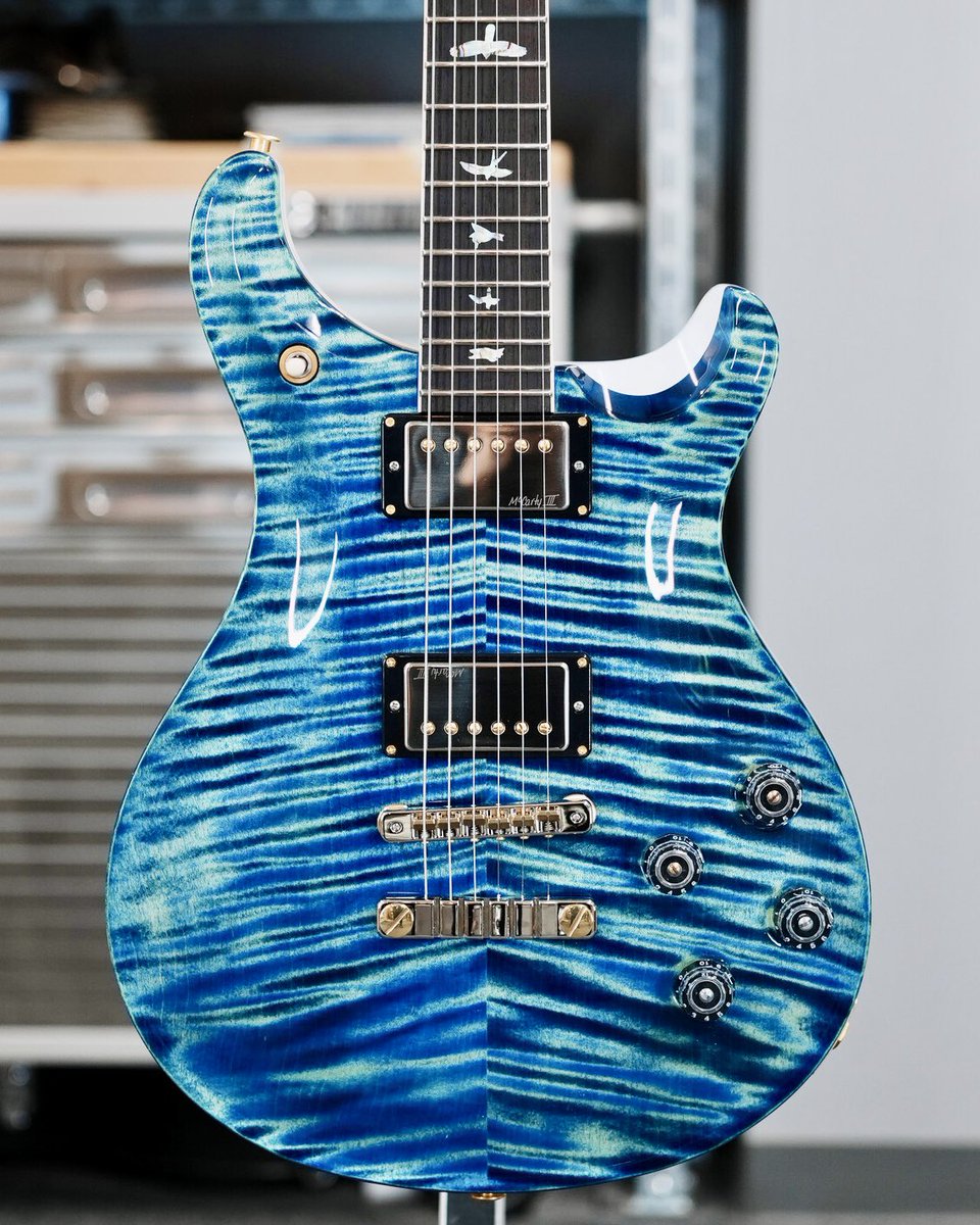 PRSGuitarsJapan's tweet photo. 【McCarty 594 Semi-Hollow // River Blue Pearl】
⁡
PRSが誇る高いプレイヤビリティを兼ね備えたMcCarty 594を、モダンなフィニッシュで仕上げた個体が到着。

ケースから出してプラグインした瞬間から生み出される秀逸なヴィンテージ・サウンドを、ぜひ一度お試しください👍
⁡
It's #McCartyMonday 🩵✨
⁡
#PRS #PRSJapan