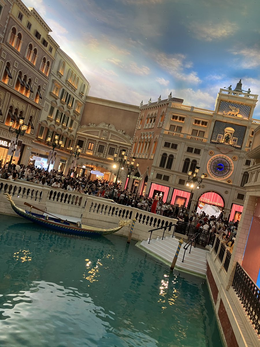 Otty_Aerospace's tweet photo. イタリア🇮🇹に来たかもしれません
蒸し暑いです https://t.co/iO7vIFMuKC