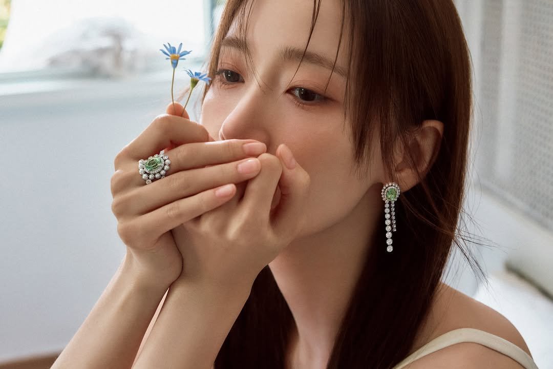 ordinarynojaem's tweet photo. YoonA’s IG Update

“📸

@/dazedkorea 
@/qeelinjewellery”

(🎶 Kendrick Lamar • LOVE. (feat. Zacari)) https://t.co/Pam0gcLEv3