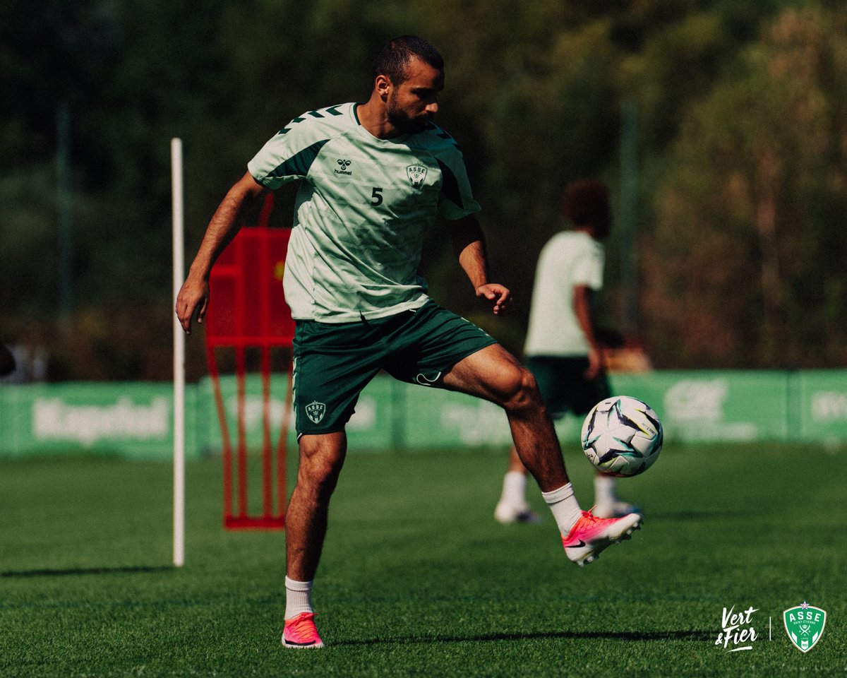 ASSEofficiel's tweet photo. Semaine raccourcie pour les Verts ! Clermont, J-4 ! 👋 https://t.co/30vYePK5u1