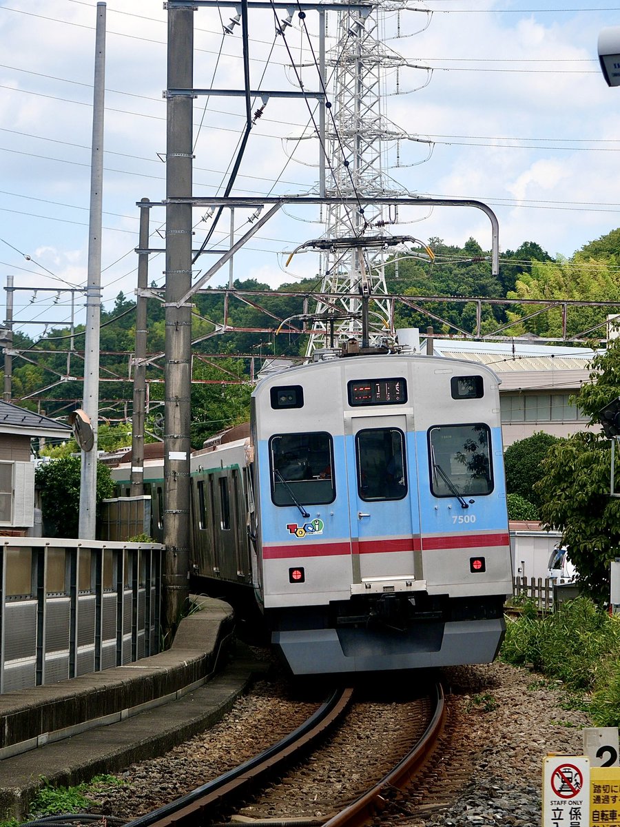 EisukeSuzuuh's tweet photo. 8/10
東急2020系 2135f
梶が谷駅衝突事故当該車両のうち、
2両(クハ2135+デハ2235)が
長津田工場へ入場回送されました。
📍恩田ストレート
同業の皆様、お疲れ様でした。
テクノの方、ありがとうございました。
※掲載写真の一部は編集しております。
#東急電鉄 #2135f #恩田入場 #撮り鉄 https://t.co/svb35fzKHf
