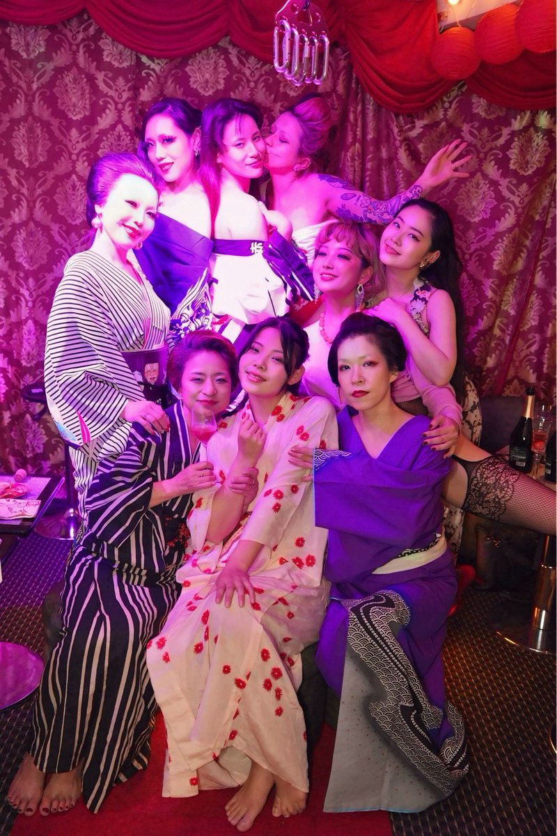 lomi_barbara's tweet photo. 大団円集合写真
まいこママがとても光ってるｹﾄﾞ…

まだおしりが痛い… https://t.co/HSatAcG80M