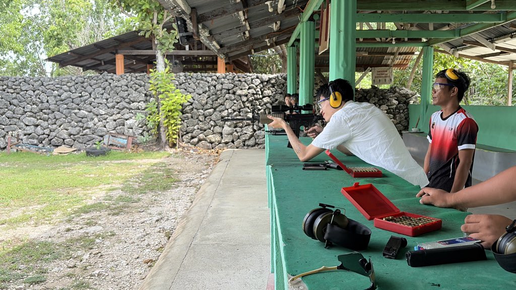 cebukenchan's tweet photo. セブ島の実弾射撃体験
ハンドガン
スナイパー
ライフル銃など、どれも、30発から
体験できます。

#セブ島射撃 
#セブ島射撃予約
#セブトラベルサポート
#セブ島けんちゃん

✉️manzokurentacar01@gmail.com https://t.co/Cj1ARVnvhQ